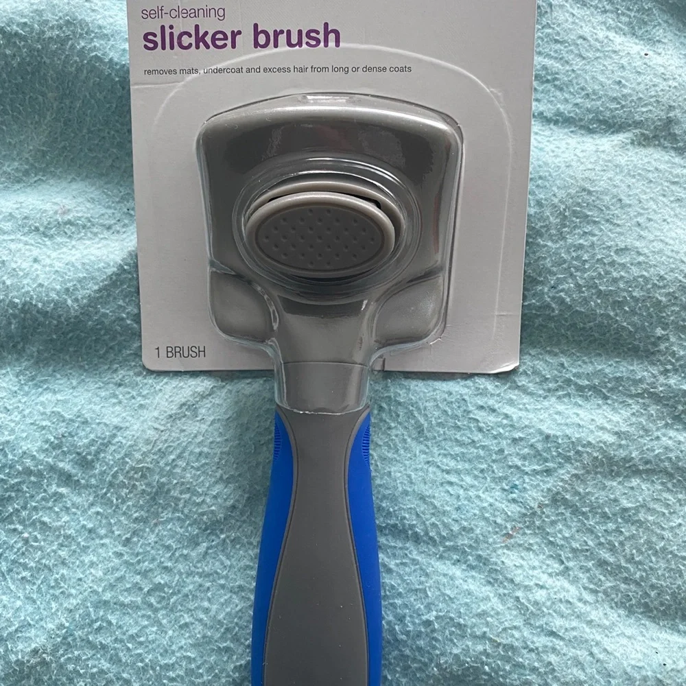 Pet grooming brush